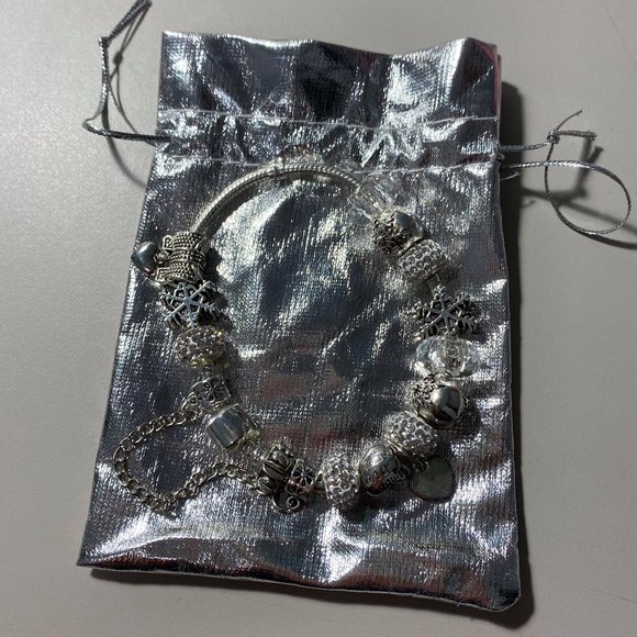 NEW Winter-Themed Silver Metal Charm Bracelet - Picture 5 of 5
